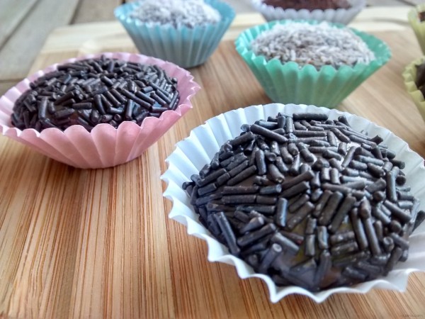 Coberturas Para Brigadeiros • Iguaria Receita E Culinária